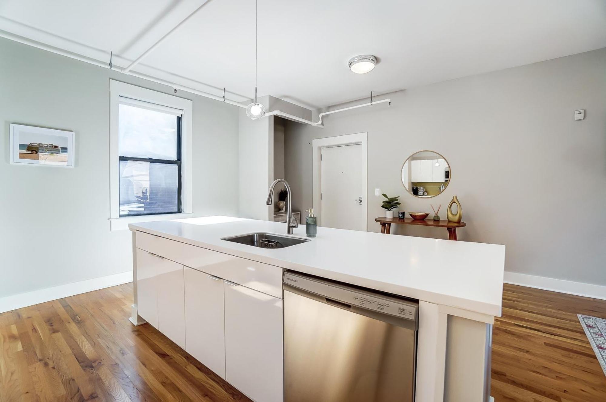 Sunny Downtown Apartment, Walk To Washington Park! Cincinnati Exterior foto